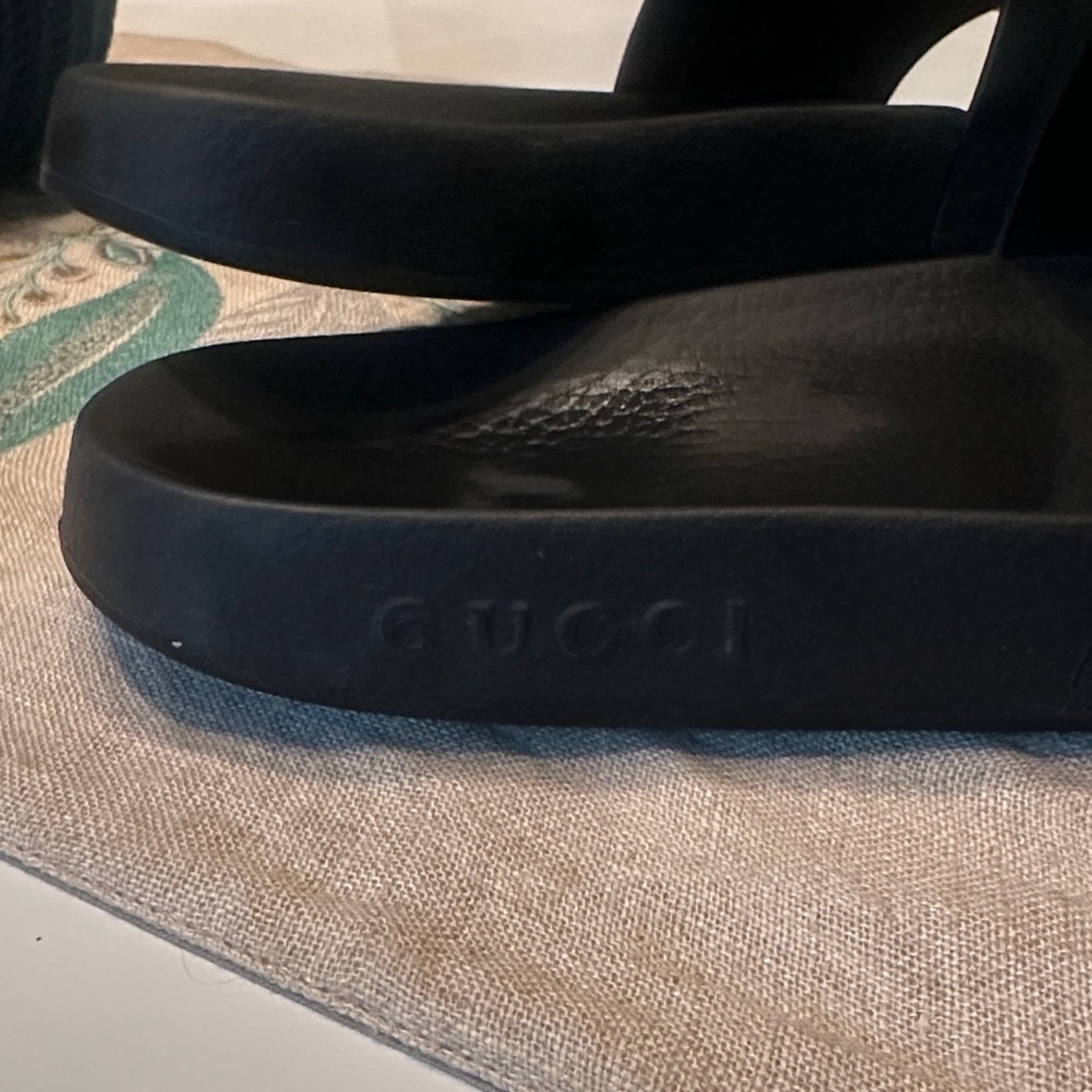 Gucci Black, Red, and Green Sandals - Picture 2 of 6